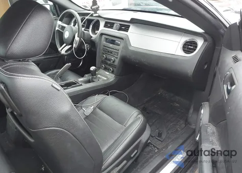 2012 Ford Mustang V6 Premium z USA, uszkodzony, nr VIN 1ZVBP8AM1C5213371